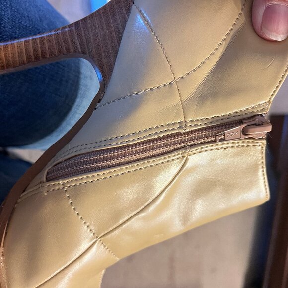 Somethin' Else from Skechers Light Beige/Cream Ankle Booties, Size 7 - Picture 14 of 16